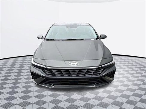 New 2026 Hyundai Elantra Limited FWD image 3