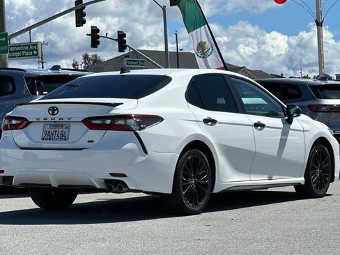 Used 2022 Toyota Camry SE FWD image 3