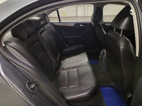 Used 2017 Volkswagen Jetta SE image 32