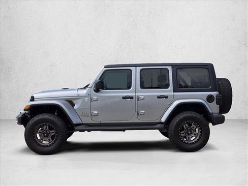 Used 2018 Jeep Wrangler Unlimited Sahara AWD/4WD image 8