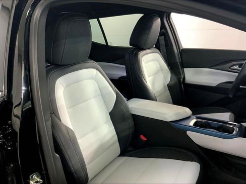 Used 2025 Chevrolet Equinox EV LT image 7