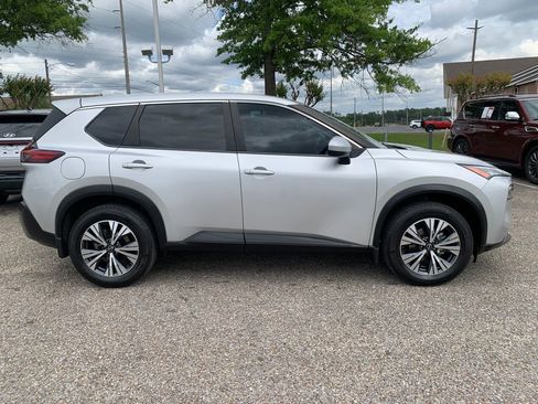 Used 2023 Nissan Rogue SV FWD image 2