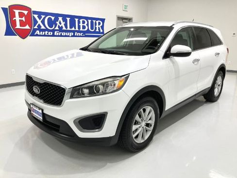 Used 2016 Kia Sorento LX image 10