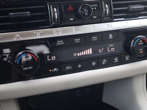 New 2026 Nissan Pathfinder SL w/ SL Premium Package AWD/4WD image 16