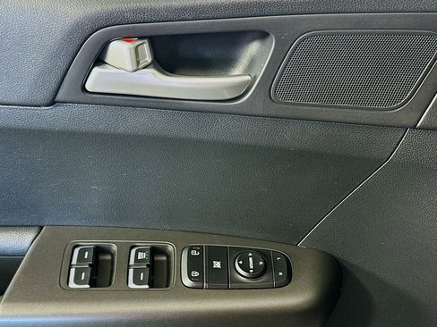 Used 2018 Kia Sportage LX image 18