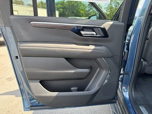 New 2026 Chevrolet Suburban LT AWD/4WD image 19