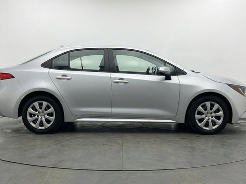 Used 2025 Toyota Corolla LE FWD image 11