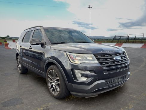 Used 2017 Ford Explorer Sport w/ Equipment Group 401A AWD/4WD image 2