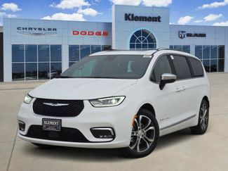New 2026 Chrysler Pacifica Pinnacle video 1