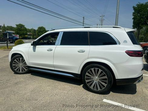 Used 2026 Mercedes-Benz Maybach GLS 600 4MATIC image 11