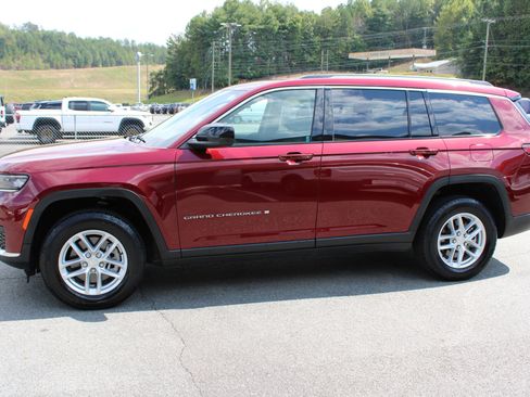 Used 2024 Jeep Grand Cherokee L Laredo image 6