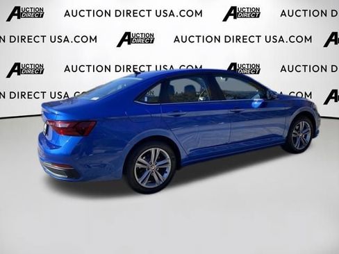 Used 2024 Volkswagen Jetta SE image 5