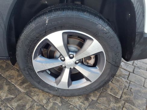 Used 2022 Jeep Cherokee Limited image 17