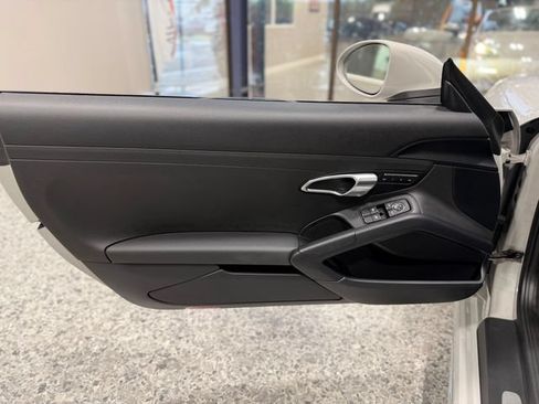 Used 2019 Porsche 718 Boxster RWD image 18