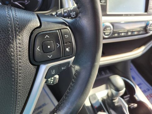 Used 2019 Toyota Highlander XLE image 23