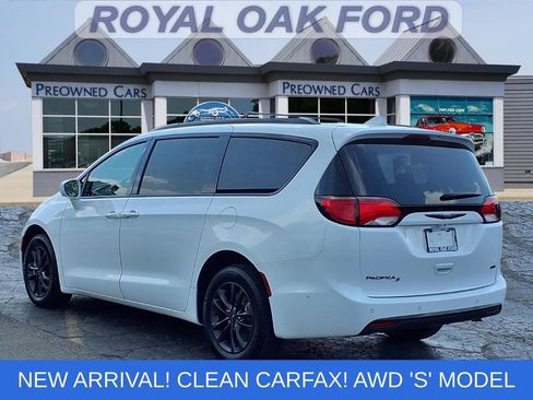 Used 2020 Chrysler Pacifica Touring-L w/ Advanced Safetytec Group AWD/4WD image 2