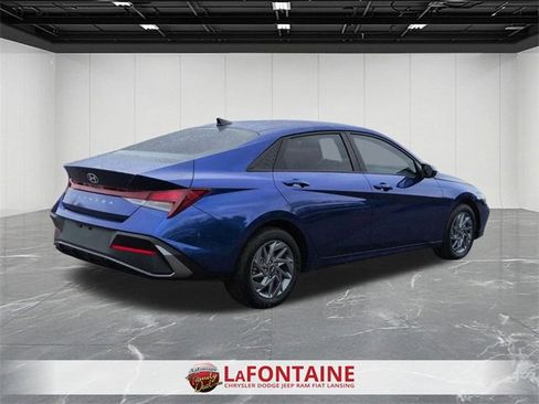Used 2024 Hyundai Elantra SEL image 5