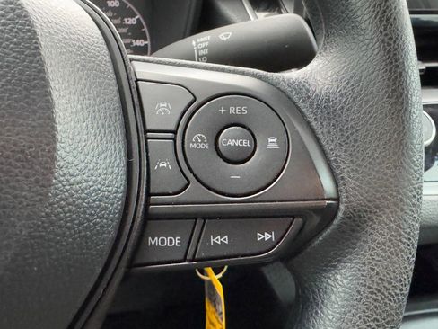 Used 2025 Toyota Corolla LE image 17