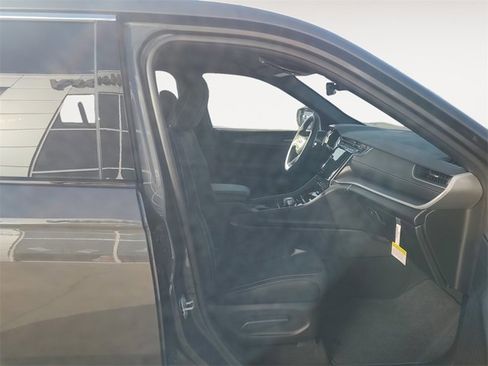 New 2025 Jeep Grand Cherokee L Laredo image 15