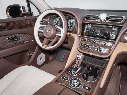 Used 2025 Bentley Bentayga Extended Wheelbase image 34