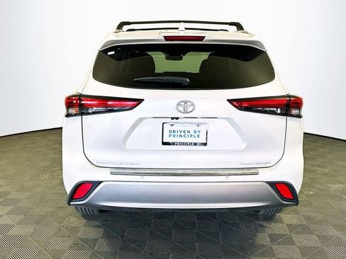 Used 2023 Toyota Highlander Platinum image 7