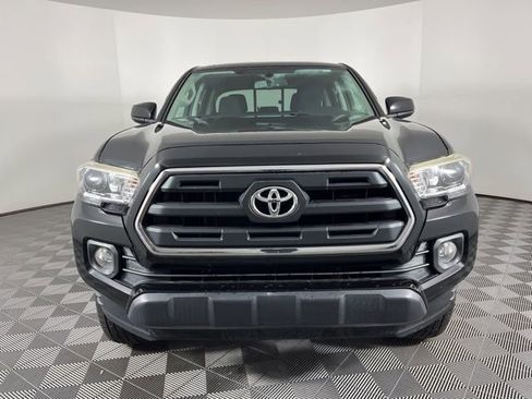 Used 2017 Toyota Tacoma SR5 image 3