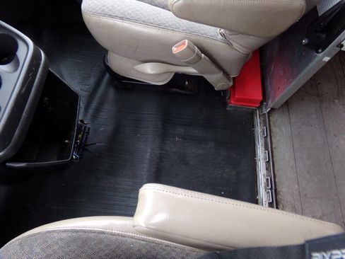 Used 2007 GMC Savana 3500 image 76