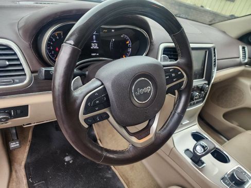 Used 2015 Jeep Grand Cherokee Overland AWD/4WD image 16