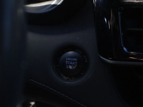 Used 2020 Toyota Highlander XLE image 27