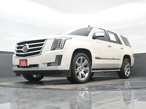 Used 2015 Cadillac Escalade Luxury image 23