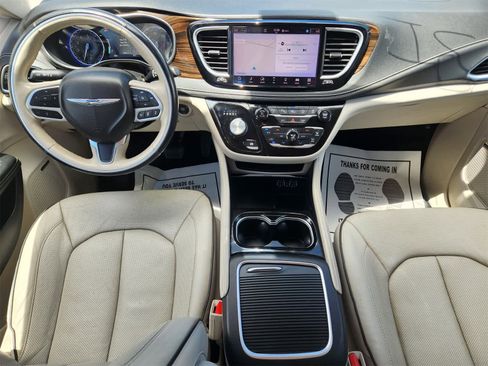 Used 2021 Chrysler Pacifica Limited w/ Premium & Safety Sphere Group image 25