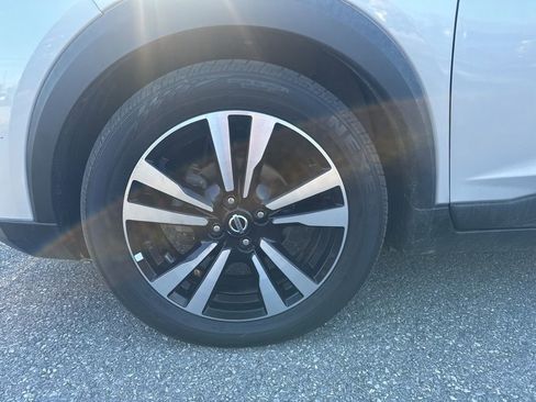 Used 2020 Nissan Kicks SV image 14