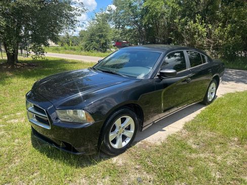Used 2013 Dodge Charger SE w/ Connectivity Group RWD image 2