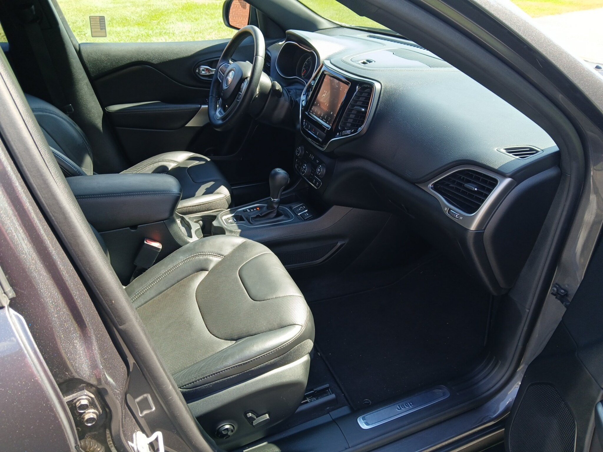 Used 2019 Jeep Cherokee High Altitude FWD image 34