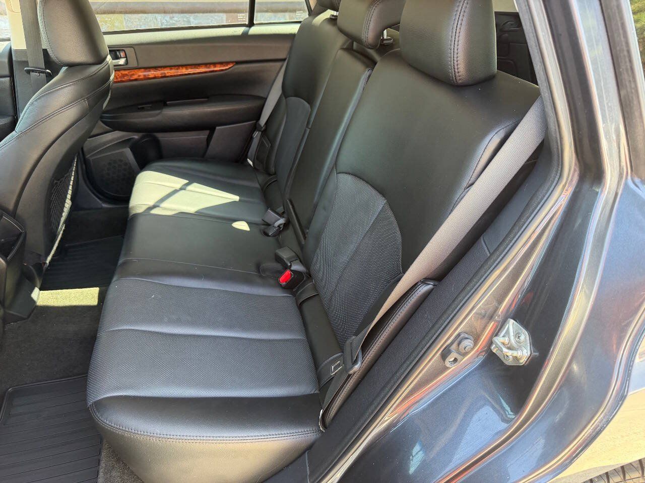 Used 2012 Subaru Outback 2.5i Limited AWD/4WD image 14