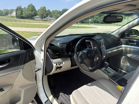 Used 2014 Subaru Outback 2.5i Premium w/ Moonroof Package AWD/4WD image 12