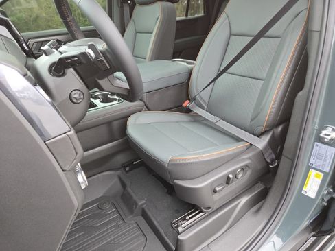 New 2026 GMC Yukon AT4 w/ AT4 Premium Plus Package AWD/4WD image 32