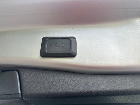 Used 2020 Toyota RAV4 XLE Premium FWD image 20