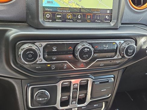 Used 2022 Jeep Gladiator Mojave w/ Trailer Tow Package AWD/4WD image 29