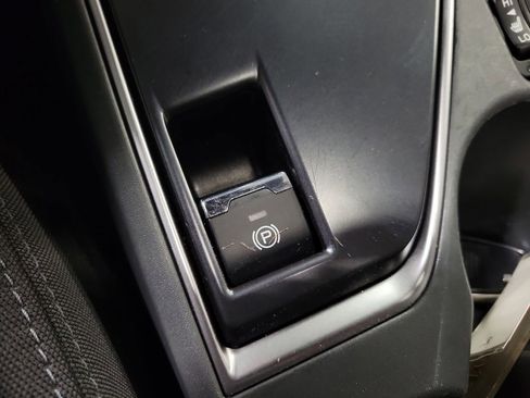 Used 2024 Subaru Crosstrek 2.0i Premium image 17