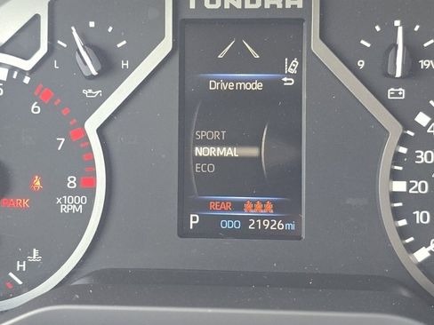 Used 2022 Toyota Tundra SR5 w/ SR5 Convenience Package AWD/4WD image 7