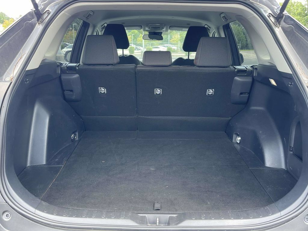 Used 2025 Toyota RAV4 LE AWD/4WD image 12