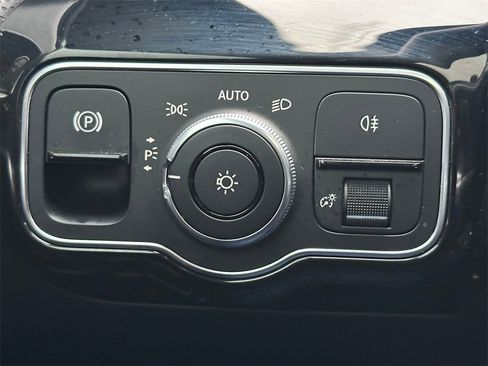 Used 2020 Mercedes-Benz CLA 250 4MATIC image 30