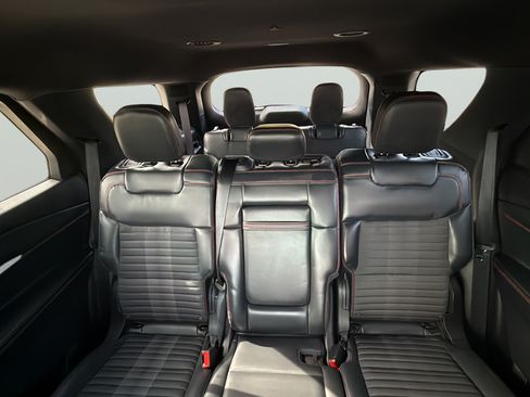 Used 2026 Ford Explorer ST-Line w/ ST-Line Street Pack AWD/4WD image 25