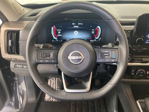 Used 2024 Nissan Pathfinder Platinum image 7