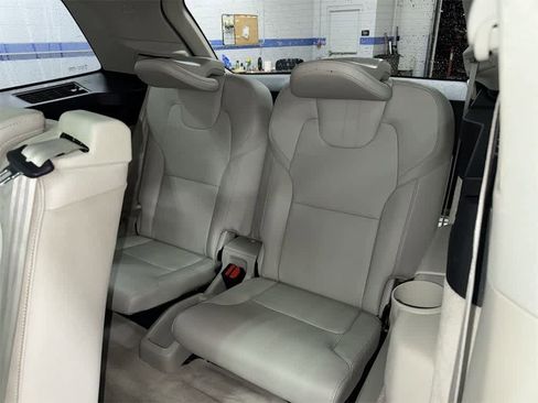 Used 2016 Volvo XC90 T6 Momentum w/ Momentum Plus Package image 18