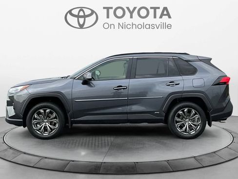 Used 2022 Toyota RAV4 XLE Premium image 3
