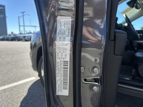 Used 2019 Jeep Cherokee Limited image 31