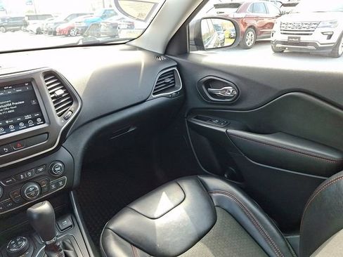 Used 2020 Jeep Cherokee Trailhawk w/ Cold Weather Group AWD/4WD image 16