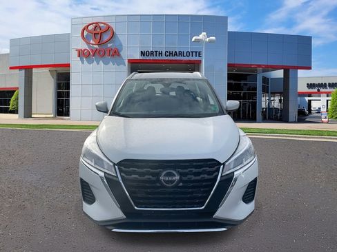 Used 2024 Nissan Kicks SV image 5